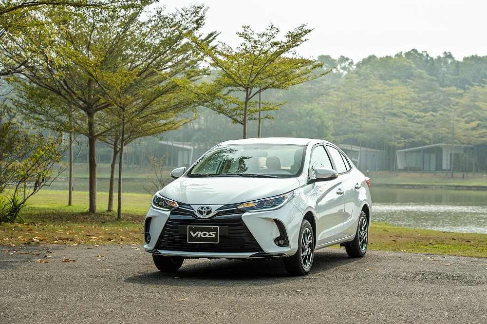 Toyota-Vios-White-4